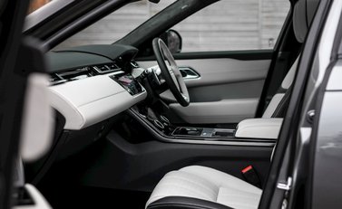 Land Rover Range Rover Velar R-Dynamic HSE Urban 15