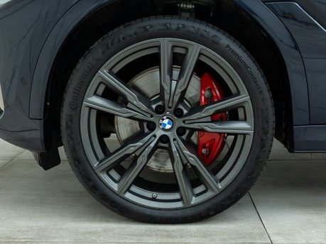 BMW X6 M50i