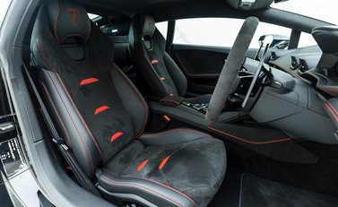 Lamborghini Huracan LP640-4 EVO 10