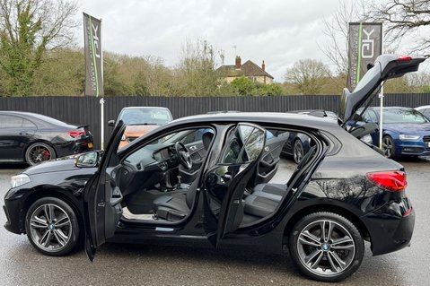 BMW 1 Series 118I SPORT - 1 OWNER -REVERSE CAMERA - PARK ASSISTANT - COMFORT PACKAGE 20