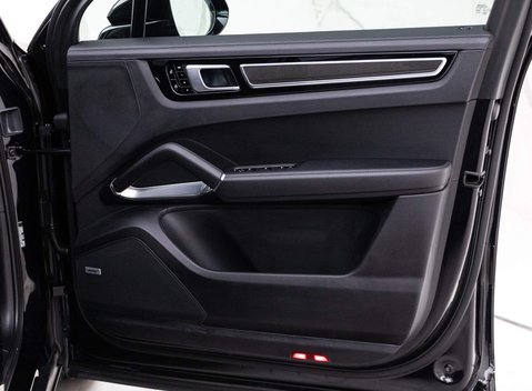 Porsche Cayenne TURBO S 18