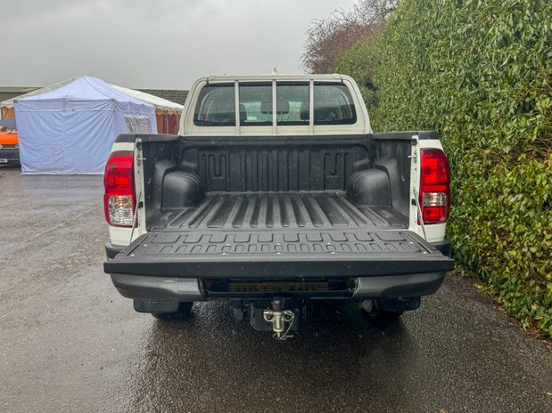 Toyota Hilux Active | 2.4 LT [SOLD MM] Double Cab | Tow Bar | Camera | Air Con | 8