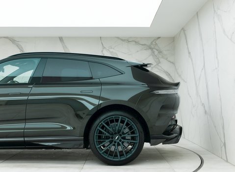 Aston Martin DBX 707 34