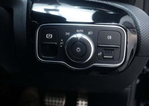 Mercedes-Benz A Class 1.3 A 180 AMG Line Exeutive Auto 5dr 40