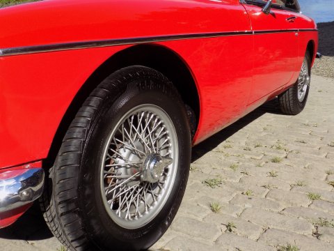 MG B GT 19