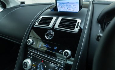 Aston Martin DBS V12 21