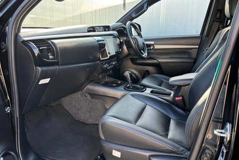 Toyota Hilux Invincible X 4WD 2.8 D-4D Double Cab Pickup - Hardtop Canopy 15