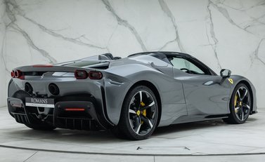 Ferrari SF90 SPIDER 8