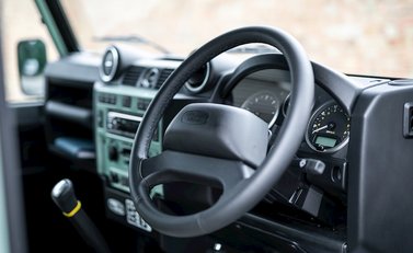 Land Rover Defender 110 Heritage Station Wagon 11