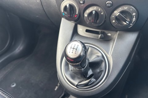 Mazda 2 TAMURA… 1 PREVIOUS KEEPER.. SERVICE HISTORY.. A/C... AUX.. GREAT LITTLE CAR 6