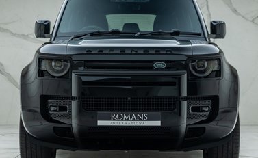 Land Rover Defender 110 V8 Bond Edition 7