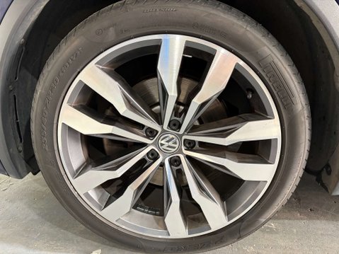 Volkswagen Tiguan 2.0 Tiguan R-Line TDI BlueMotion Technology 4Motion Semi-Auto 4WD 5dr 28