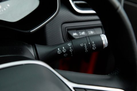 Renault Clio ICONIC TCE 17