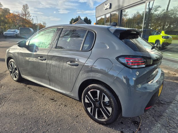 Peugeot 208 PURETECH ALLURE S/S 7