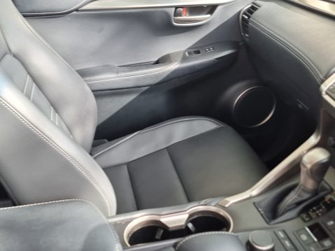 Lexus NX 300H SPORT 26