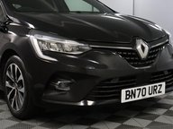 Renault Clio ICONIC TCE BOSE 24