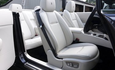 Rolls-Royce Dawn 29