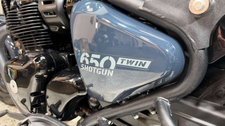 Royal Enfield Shotgun 2025 ONLY 2K GREAT CONDITION MOT 2028 LARGE TOP BOX 17