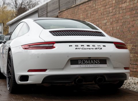 Porsche 911 Carrera GTS (991.2) 26