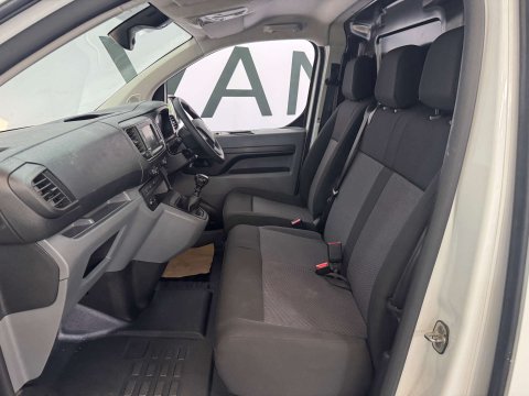 Vauxhall Vivaro 1.5 Vivaro F2900 Dynamic S/S 20