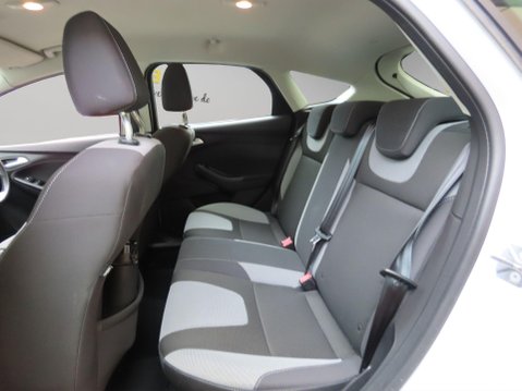 Ford Focus 1.6T EcoBoost Zetec S Euro 5 (s/s) 5dr 16
