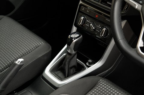 Volkswagen T-Cross ACTIVE TSI DSG 37