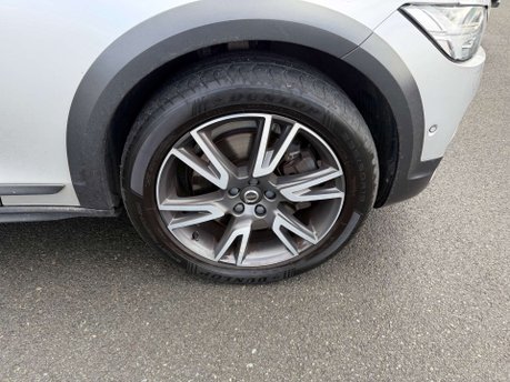 Volvo V90 2.0 V90 Cross Country+ D5 PowerPulse AWD Auto 4WD 5dr 19