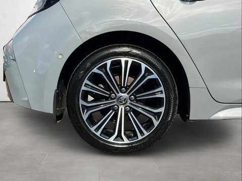 Toyota Corolla 1.8 VVT-i Hybrid Design 5dr CVT 10