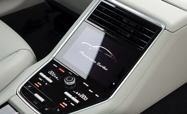 Porsche Panamera Turbo 14