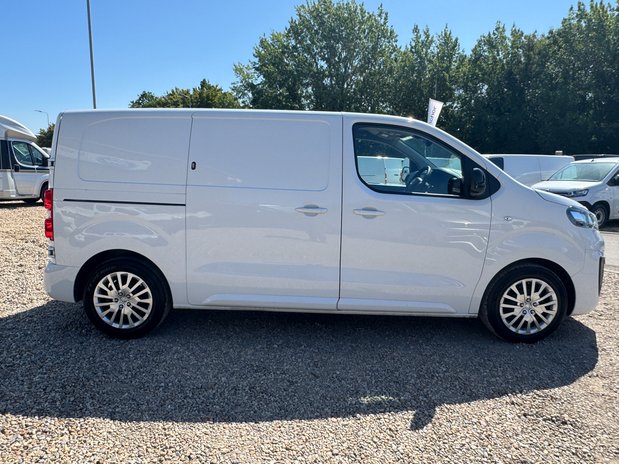 Vauxhall Vivaro SWB L1H1 Low Roof Pro 2700 Air Con Cruise Sensors EURO 6 5