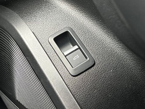 Audi Q5 2.0 TFSI S line SUV 5dr Petrol S Tronic quattro Euro 6 (s/s) (252 ps) 39
