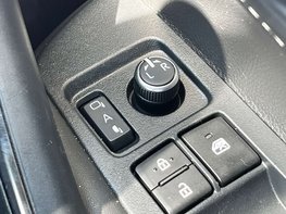 Toyota Corolla 1.8 Corolla Design HEV CVT 5dr 57