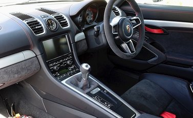 Porsche Cayman GT4 19