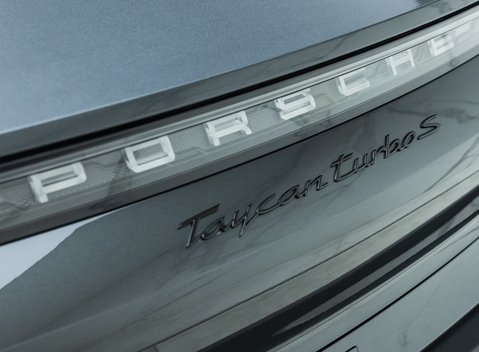 Porsche Taycan TURBO S 40