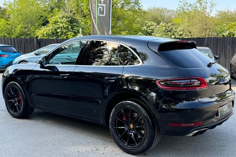 Porsche Macan TURBO PDK - TWO OWNERS -LANE ASSIST -20 INCH ALLOYS -APPLE CAR PLAY 2