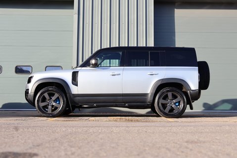 Land Rover Defender 110 HARD TOP SE MHEV with upgraded wheels £9500 REAR SEAT CONVERSION FITTED 4