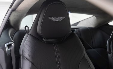 Aston Martin DB11 V8 11