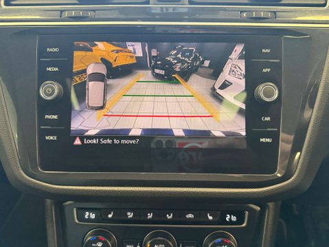 Volkswagen Tiguan 2.0 Tiguan R-Line TDI BlueMotion Technology 4Motion Semi-Auto 4WD 5dr 15