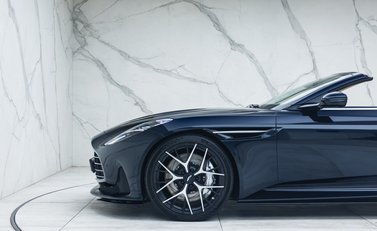 Aston Martin DB12 Volante 35
