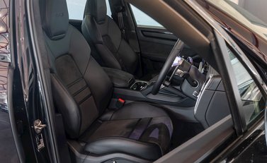 Porsche Cayenne GTS 8