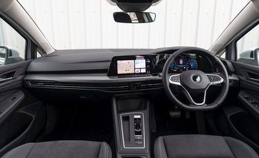 Volkswagen Golf 8 2.0 TDI Style 17