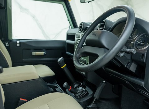 Land Rover Defender 110 HERITAGE 10