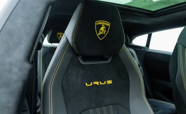 Lamborghini Urus Performante 12