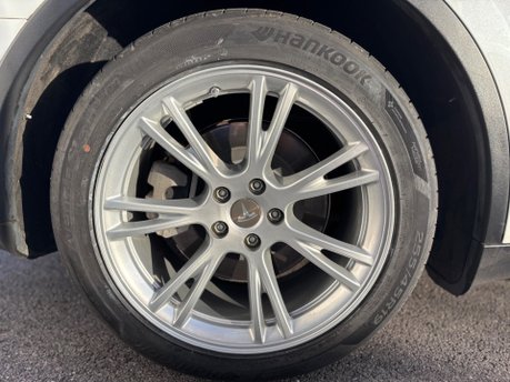 Tesla Model Y BASE 14