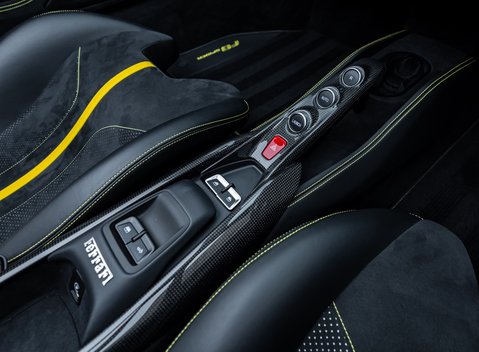 Ferrari F8 Spider 23