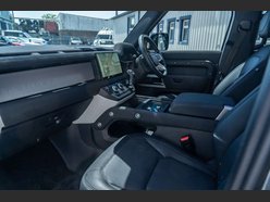 Land Rover Defender 3.0 Defender X-Dynamic HSE D MHEV Auto 4WD 5dr 9