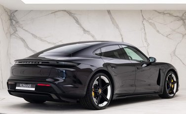 Porsche Taycan TURBO S 93KWH 26