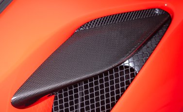 Ferrari F8 Tributo 37