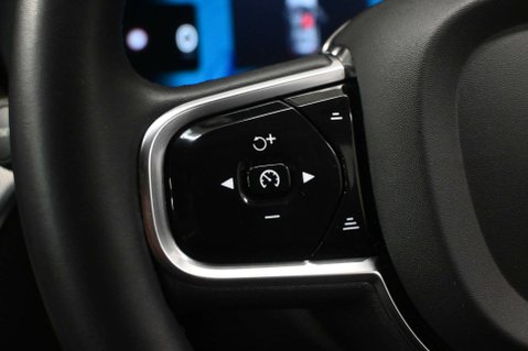 Volvo XC60 2.0 XC60 + B5 MHEV AWD Auto 4WD 5dr 31