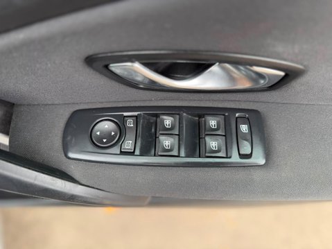 Renault Megane 1.5 dCi Dynamique TomTom Euro 5 5dr 21